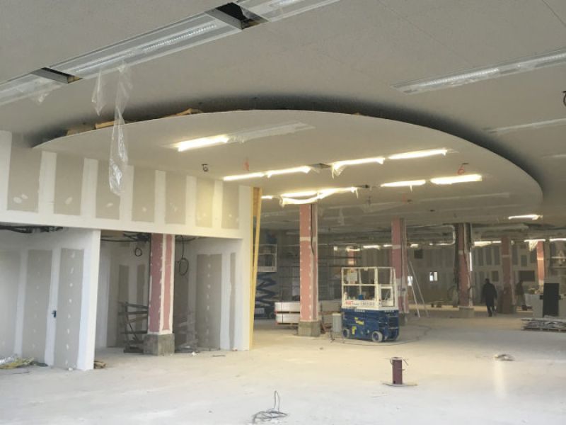 chantier de pose de joints de placo de grande envergure